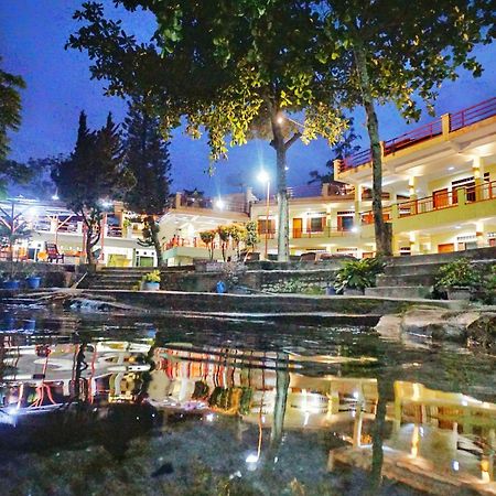 Pandu Lakeside Hotel Parapat Eksteriør bilde