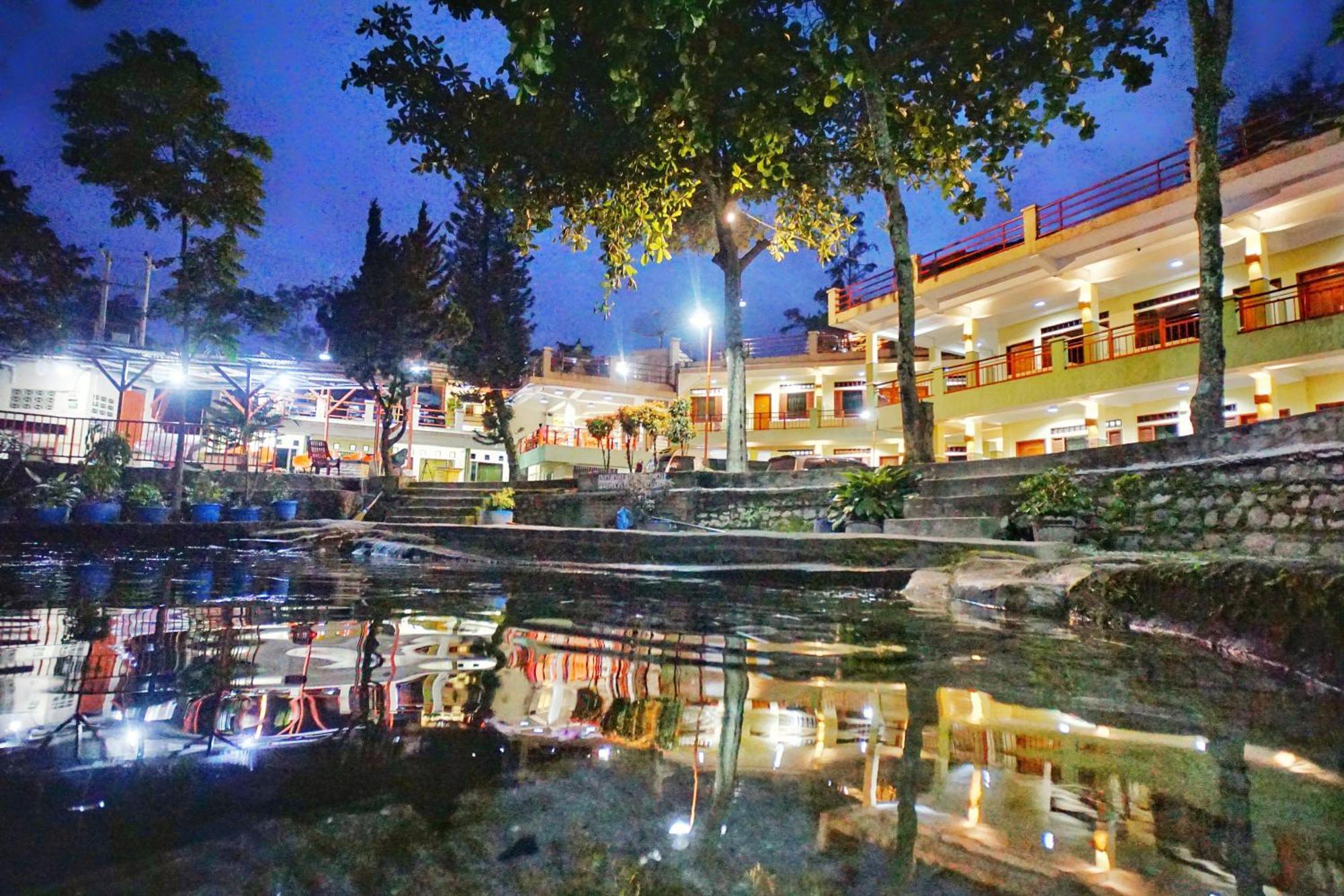 Pandu Lakeside Hotel Parapat Eksteriør bilde