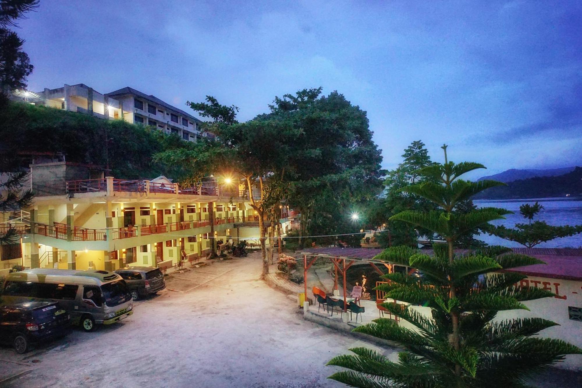 Pandu Lakeside Hotel Parapat Eksteriør bilde