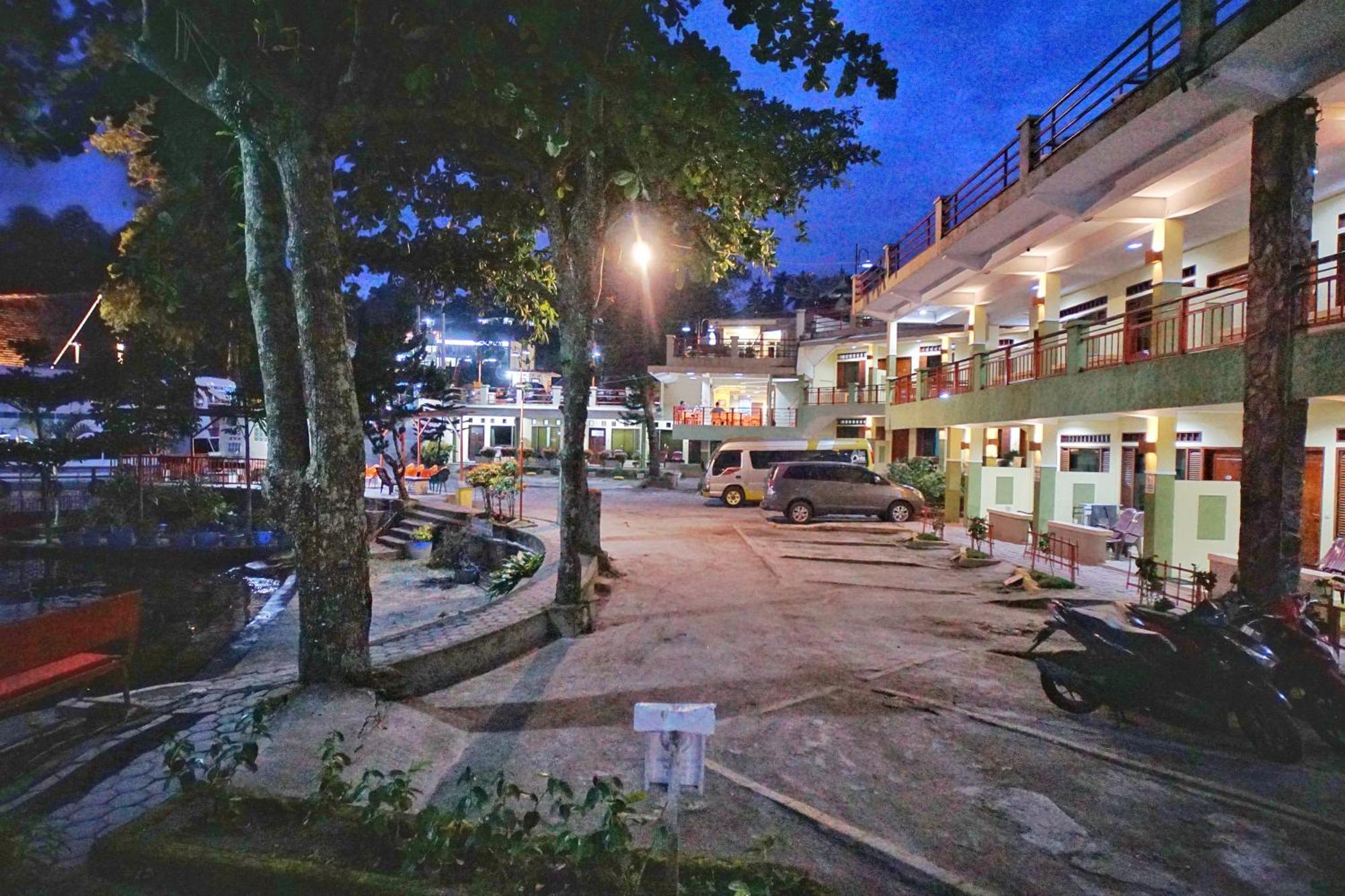 Pandu Lakeside Hotel Parapat Eksteriør bilde