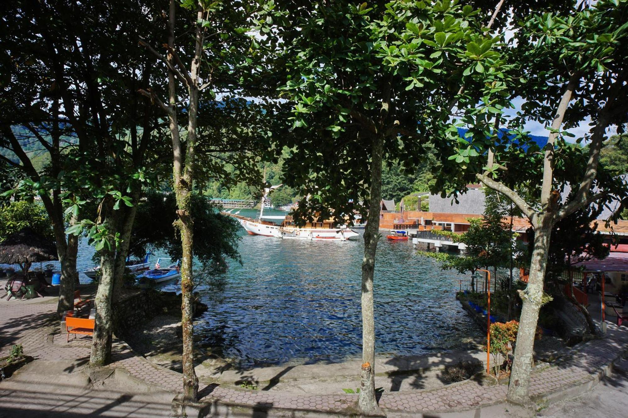 Pandu Lakeside Hotel Parapat Eksteriør bilde